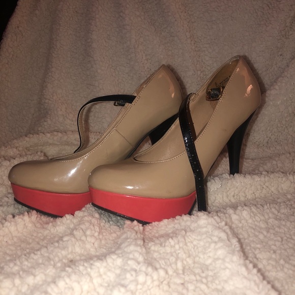 Heels - Picture 3 of 4